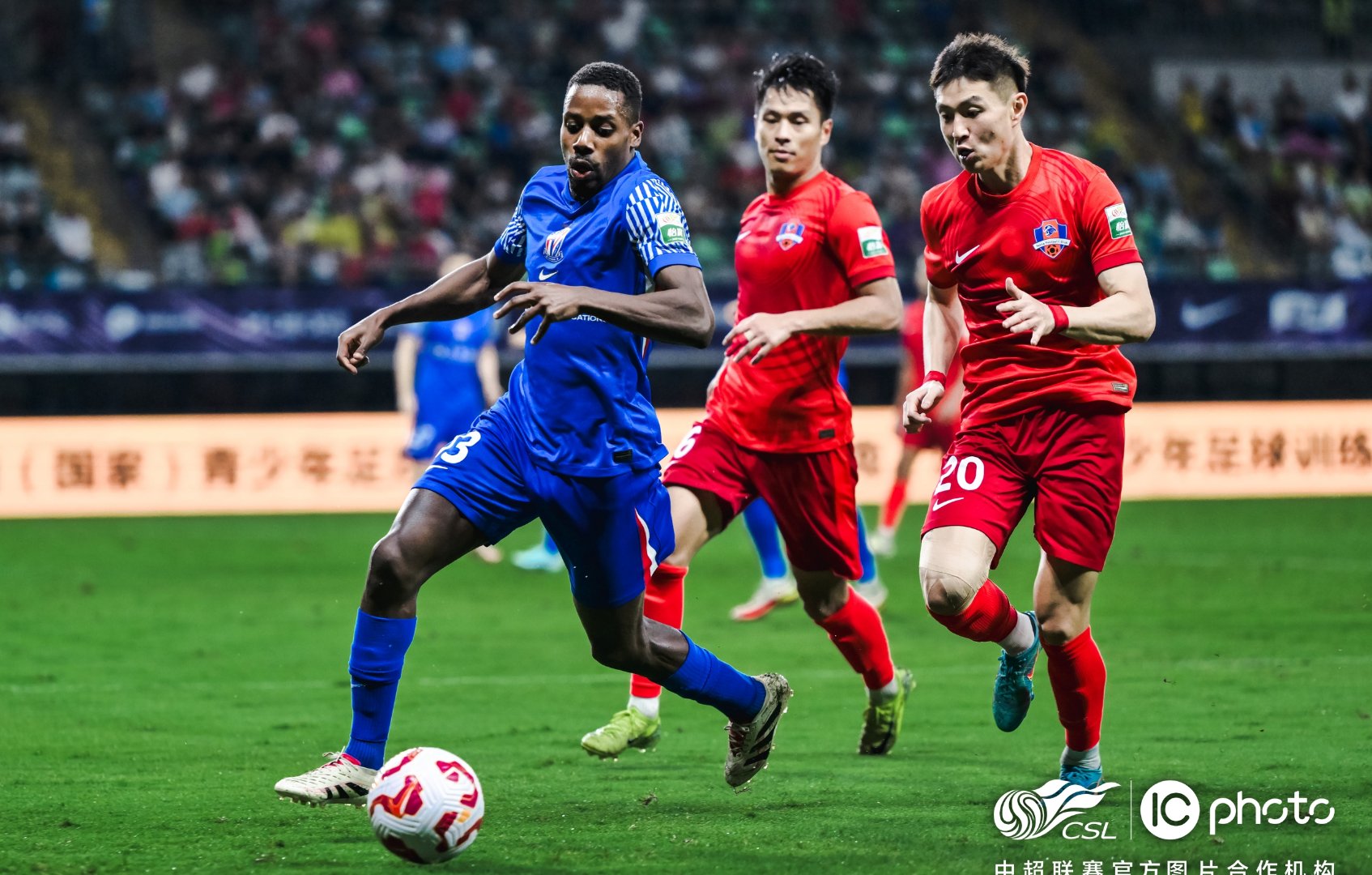 广州队迎荷甲关键赛；今晚官宣签约；压力陡增；更衣室氛围转暖 -开云体育网址